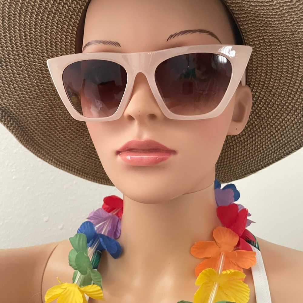 Pink square cat eye sunglasses